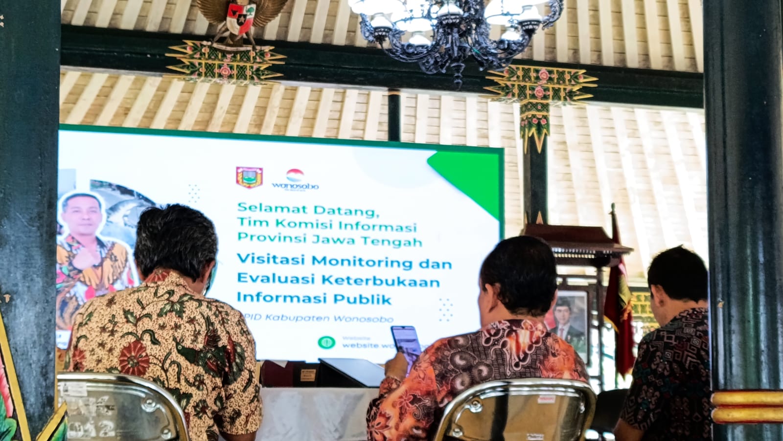kecamatan-kejajar-menghadiri-acara-visitasi-monitoring-dan-evaluasi-keterbukaan-informasi-publik