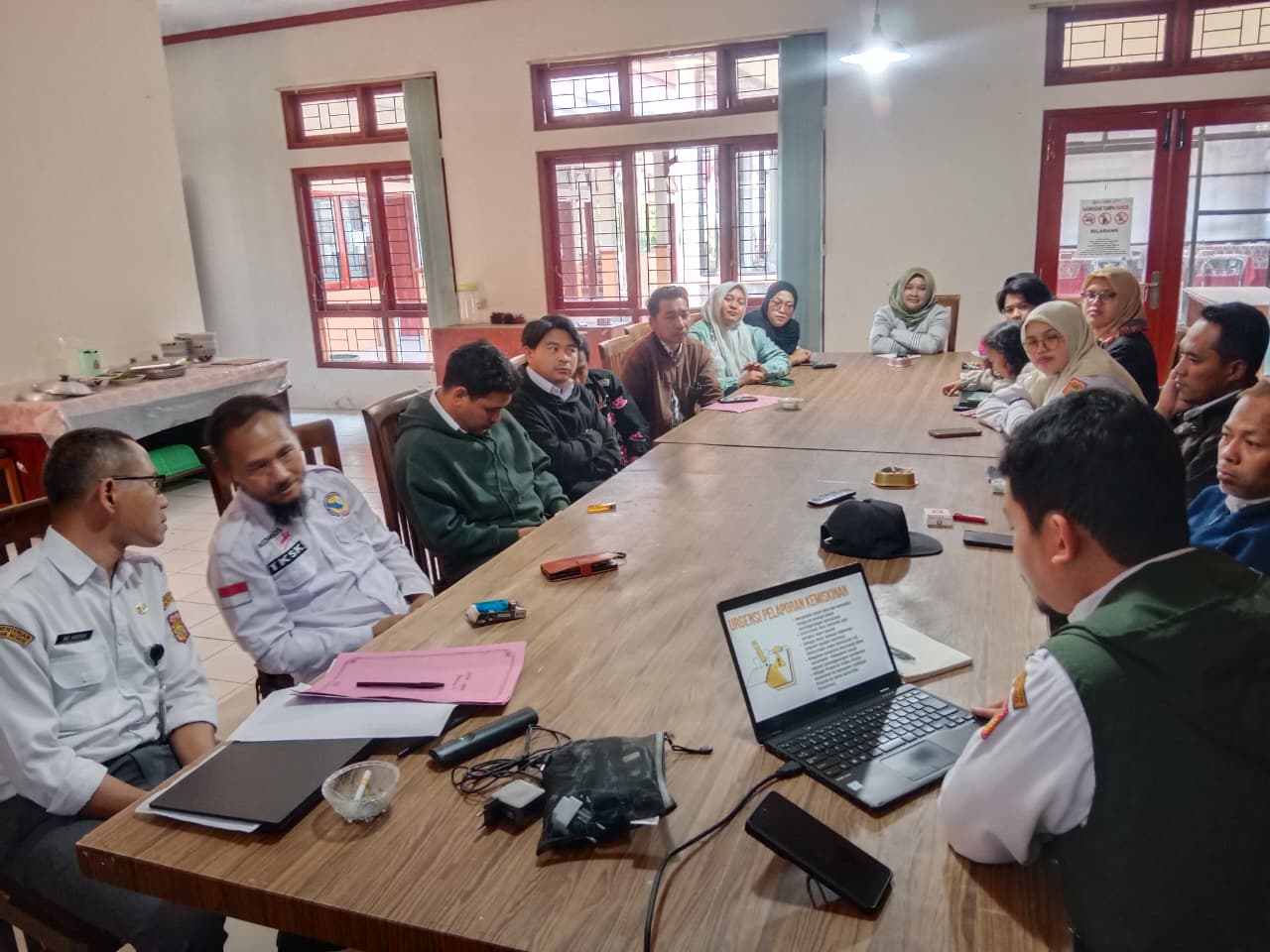 kecamatan-kejajar-gelar-rapat-admin-dtks-dtsen-bahas-validasi-realisasi-penanganan-kemiskinan-triwulan-iii-tahun-2026